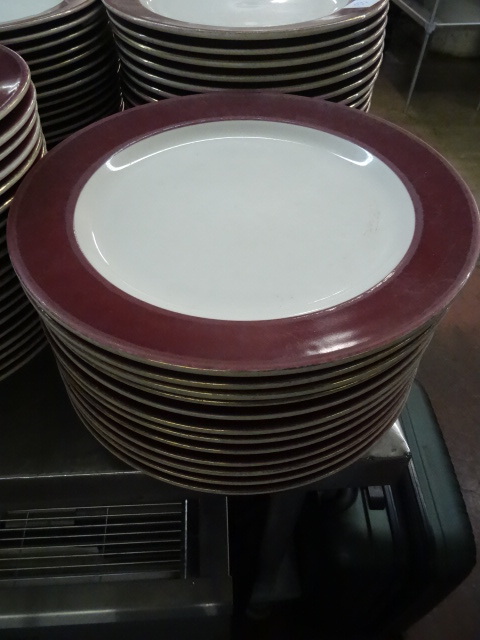 lot 163 image: 12 Round Plates Homer Laughin