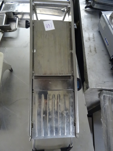 lot 168 image: Counter Top Hand Slicer