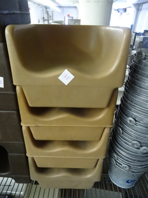 lot 185 image: 4 Booster Seats