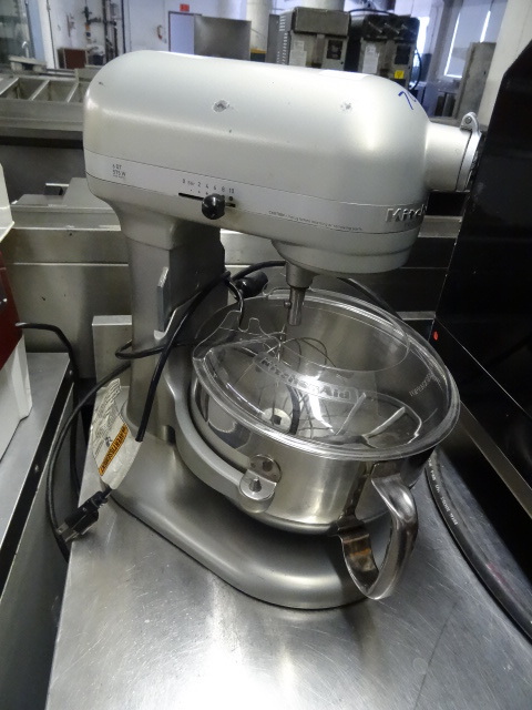 lot 196 image: Kitchenaid 7 Qt Mixer
