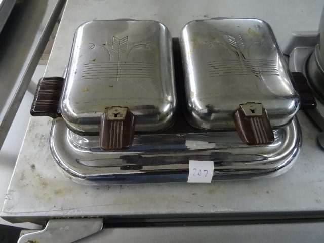 lot 207 image: General Electric Double Waffle Maker