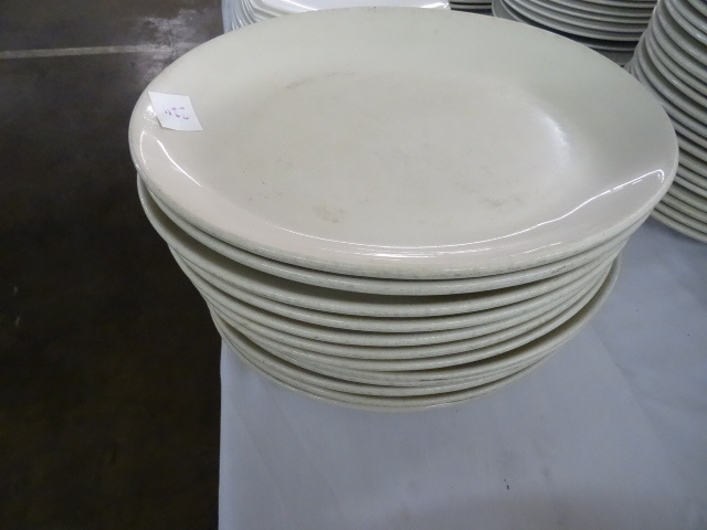 lot 224 image: 13 Oval Plates Qty 12