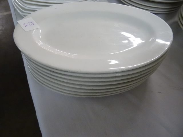 lot 225 image: 12 Oval Plates Qty 8