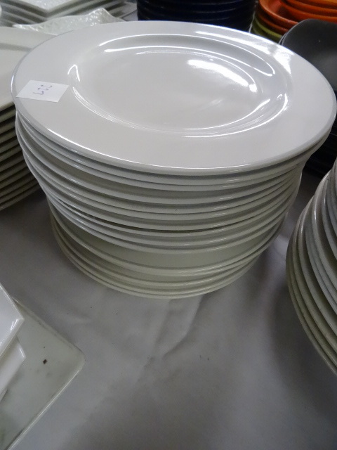 lot 227 image: 17 Round Plates 10