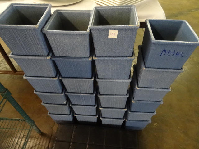 lot 232 image: Aluminum Coated Salad Bar Container