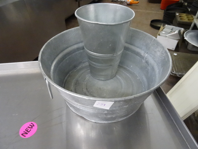 lot 273 image: Galvanized Tub and Metal Vase