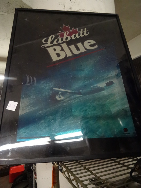 lot 277 image: Lighted Labatt Blue Sign