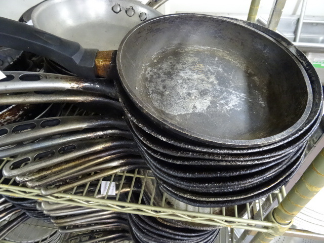 lot 278 image: 9 Sautee Pans 10