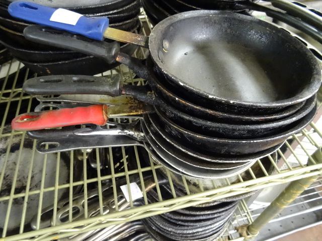 lot 280 image: 8 Sautee Pans 8