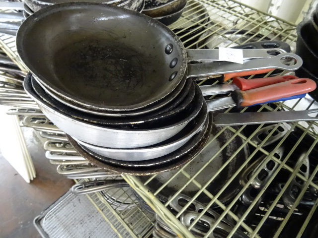 lot 281 image: 8 Sautee Pans 7