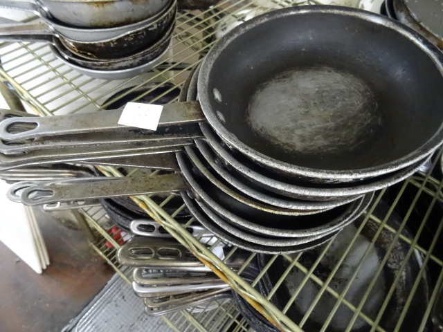 lot 282 image: 7 Sautee Pans 8
