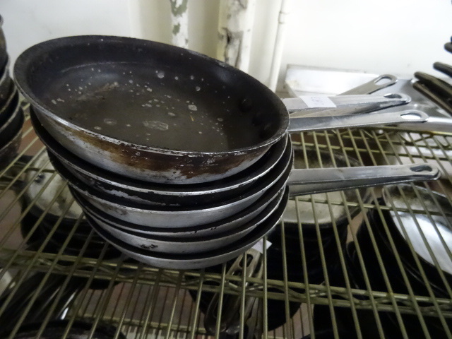 lot 283 image: 6 Sautee Pans 8