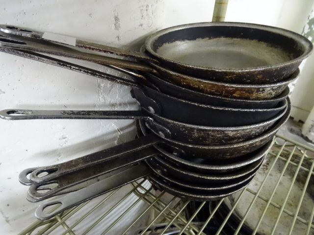 lot 285 image: 10 Sautee Pans 8