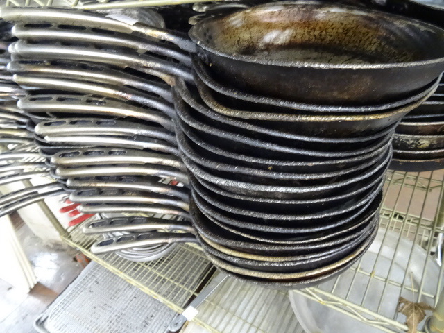 lot 288 image: 16 Sautee Pans 10