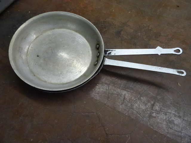 lot 289 image: 2 Sautee Pans 14