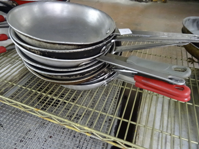 lot 291 image: 9 Sautee Pans 10