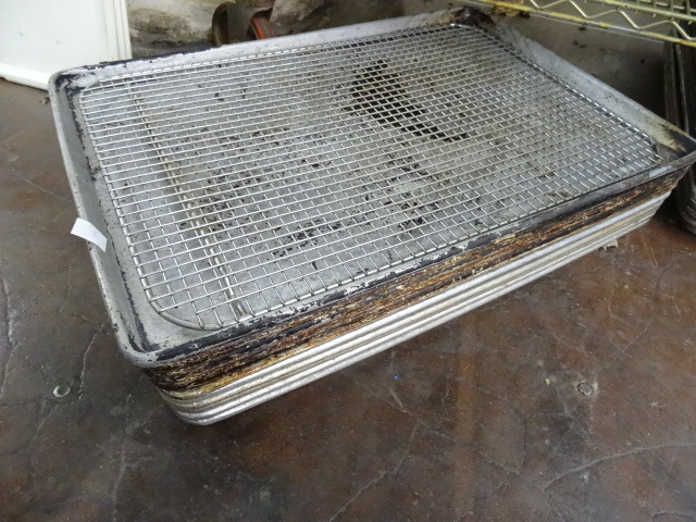 lot 294 image: 18 X 26 Bakery Pans Qty 11