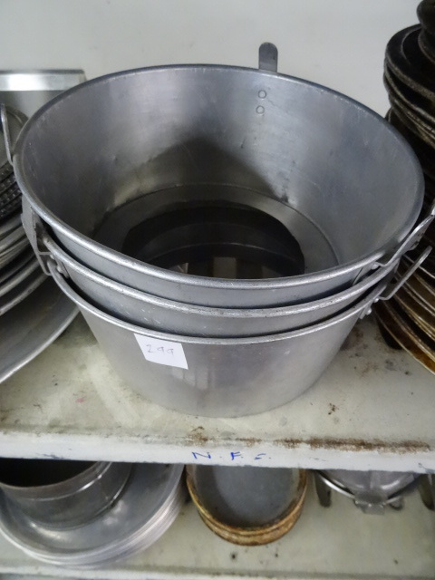 lot 299 image: 3 Bunt Pans Missing Inserts