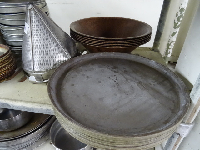 lot 301 image: Shelf of Misc