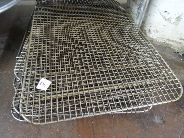 lot 304 image: 24 X 17 Screens