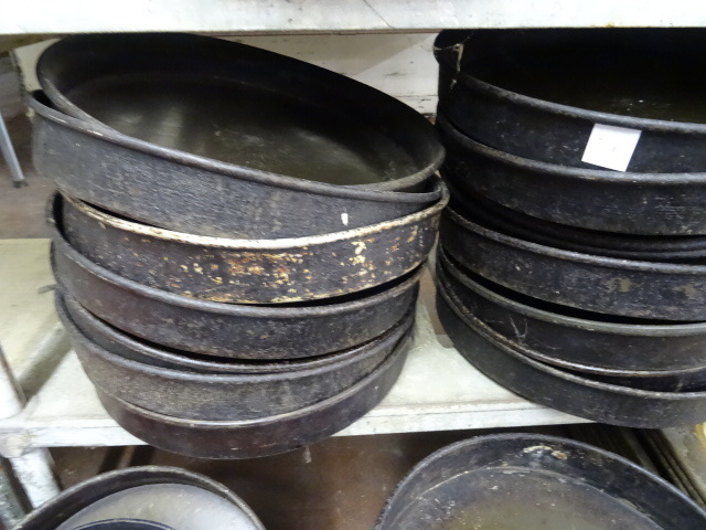lot 316 image: 14 Deep Dish Pizza Pans