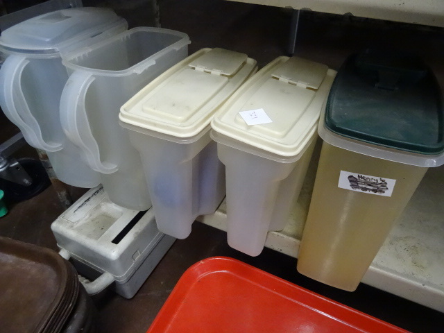 lot 321 image: Liquid Storage Containers