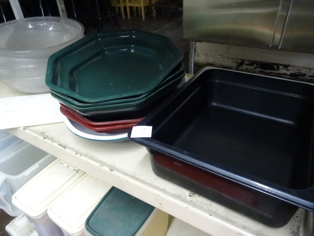 lot 322 image: Misc Pans