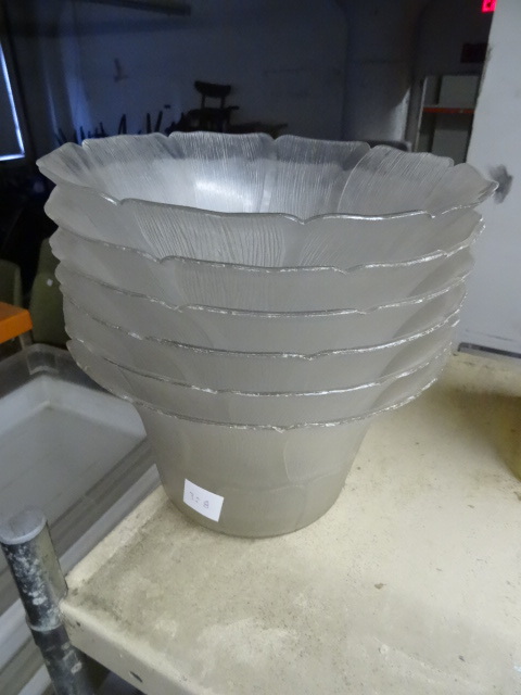 lot 328 image: 6 Flower Loooking Bowls