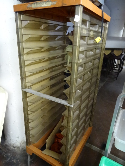 lot 332 image: Plastic Tray Cart 18 Trays