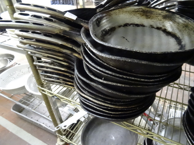 lot 341 image: 10 Sautee Pans Qty 16