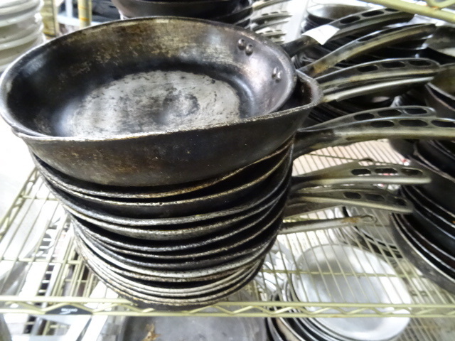 lot 342 image: 10 Sautee Pans Qty 15