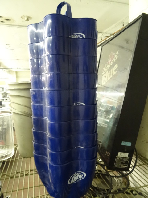 lot 367 image: Plastic beer totes