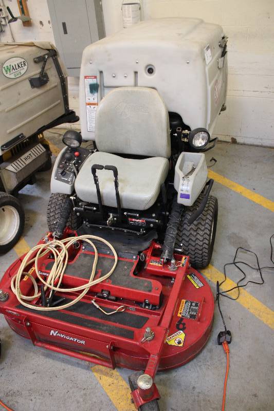 Exmark Navigator Zero-turn Riding Mower