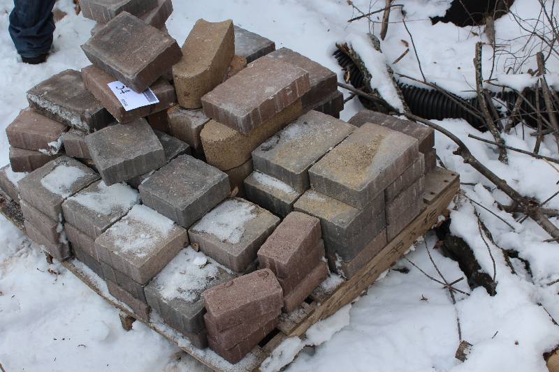Lot of (1) Pallet of Pavers