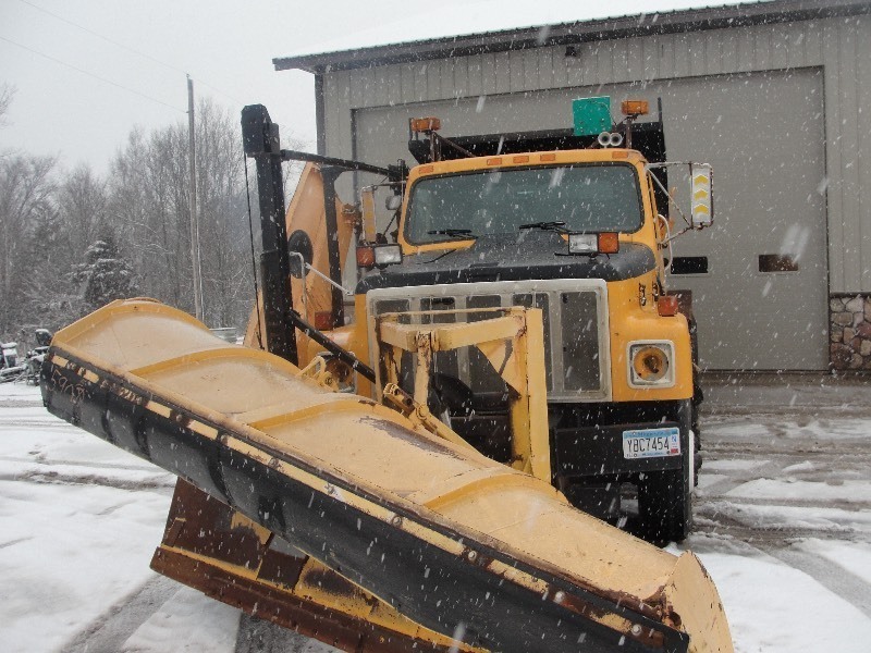 1989 International 2900 S  F- 25744 TA Salt Truck