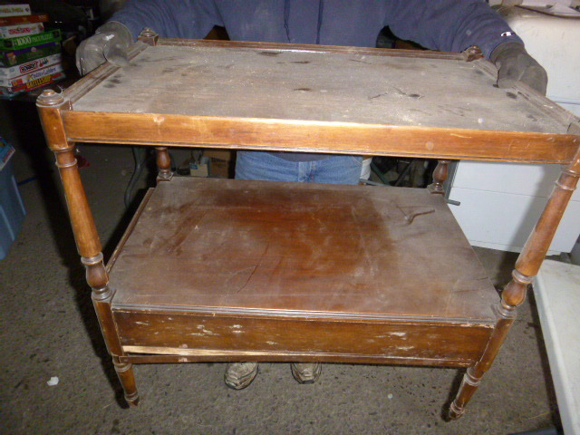 lot 64 image: Vintage End Table