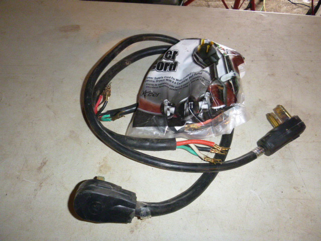 lot 75 image: 3 Dryer Extension Cords