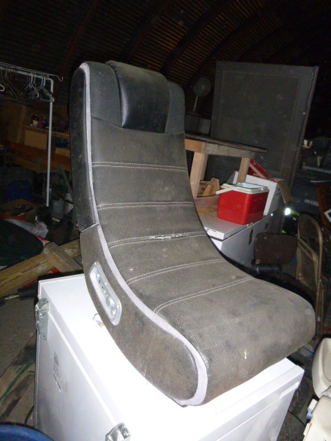 lot 83 image: Gaming Chair