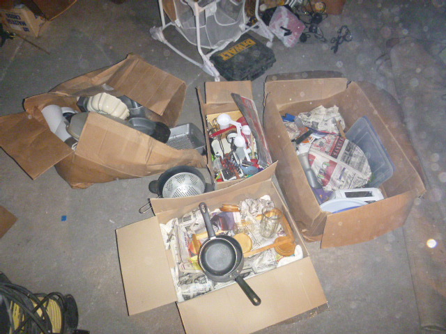 lot 87 image: Miscellaneous Kitchen Supplies
