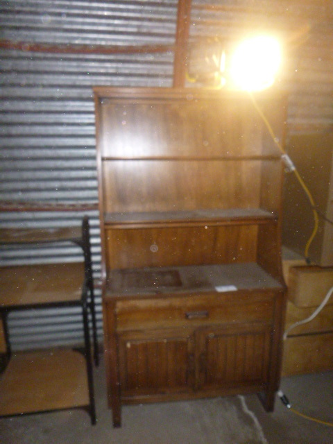 lot 97 image: Hutch