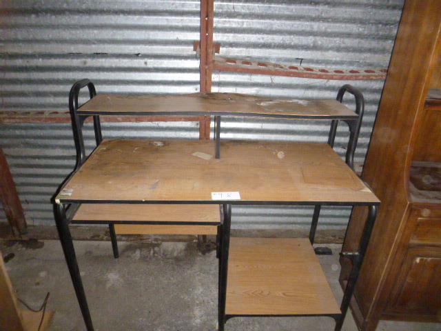 lot 98 image: Desk