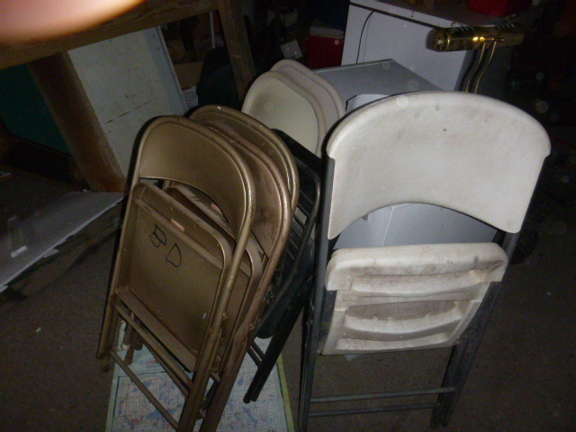 lot 108 image: 8 Folding Chairs