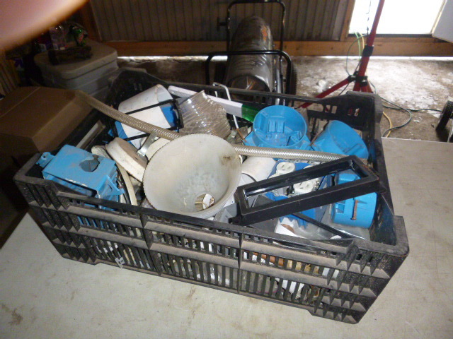 lot 109 image: Box of Electrical Items