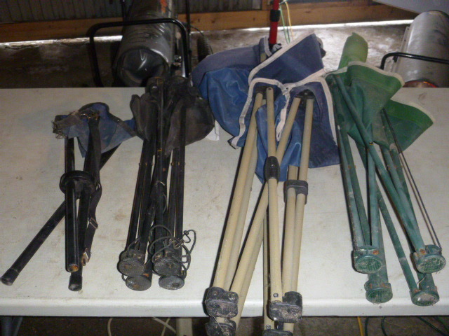 lot 123 image: 2 Folding Chairs and 2 Folding Stools