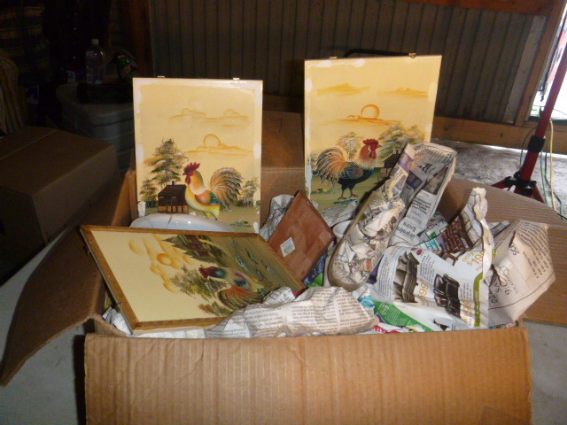 lot 124 image: Box of Miscellaneous Kitchen Dcor