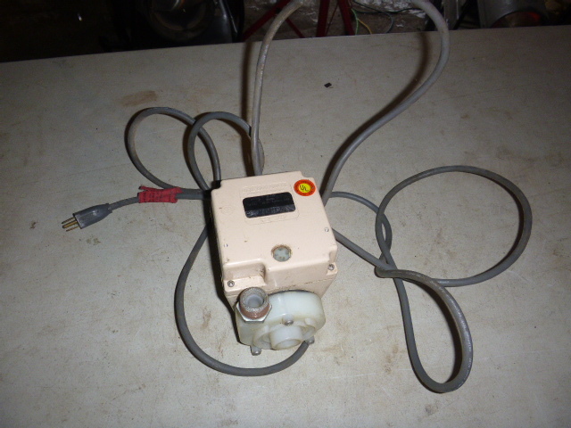lot 127 image: Little Giant Water Pump