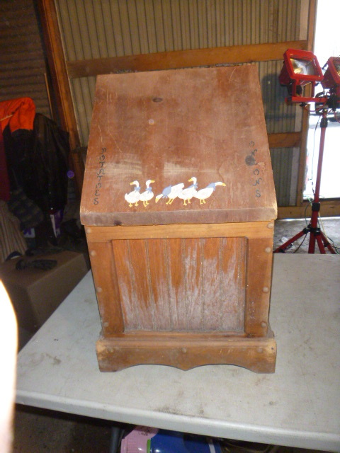 lot 142 image: Potato and Onion Bin