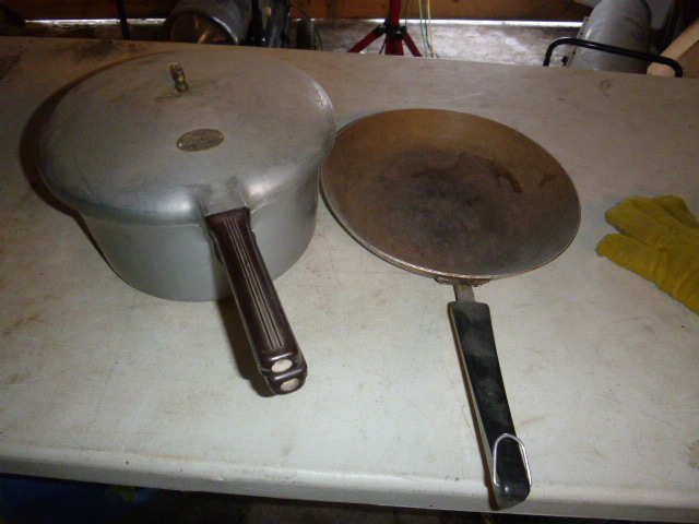 lot 147 image: Presto Pressure Cooker and Frying Pan
