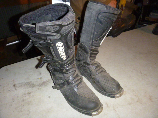 lot 153 image: Thor Racking Boots