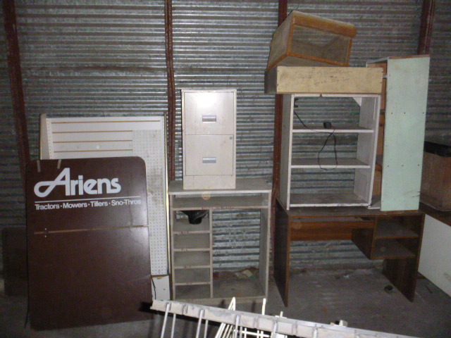 lot 171 image: Miscellaneous Storage Items